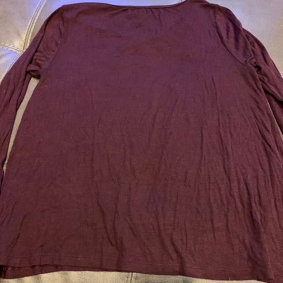 GAP long sleeve top in deep wine color size large - Picture 4 of 6